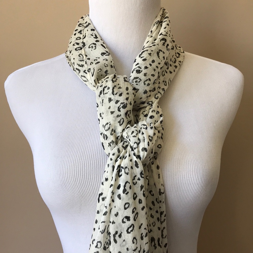 The Limited Scarf